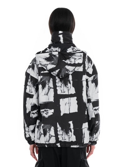 Anorak negro y blanco Unkiss, puesto, vista trasera