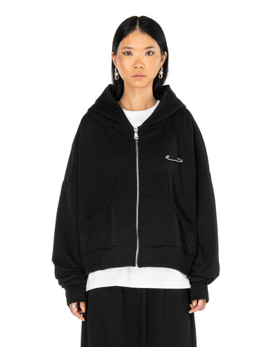 Felpa con cappuccio e zip nera Brokenheart, indossata, vista davanti