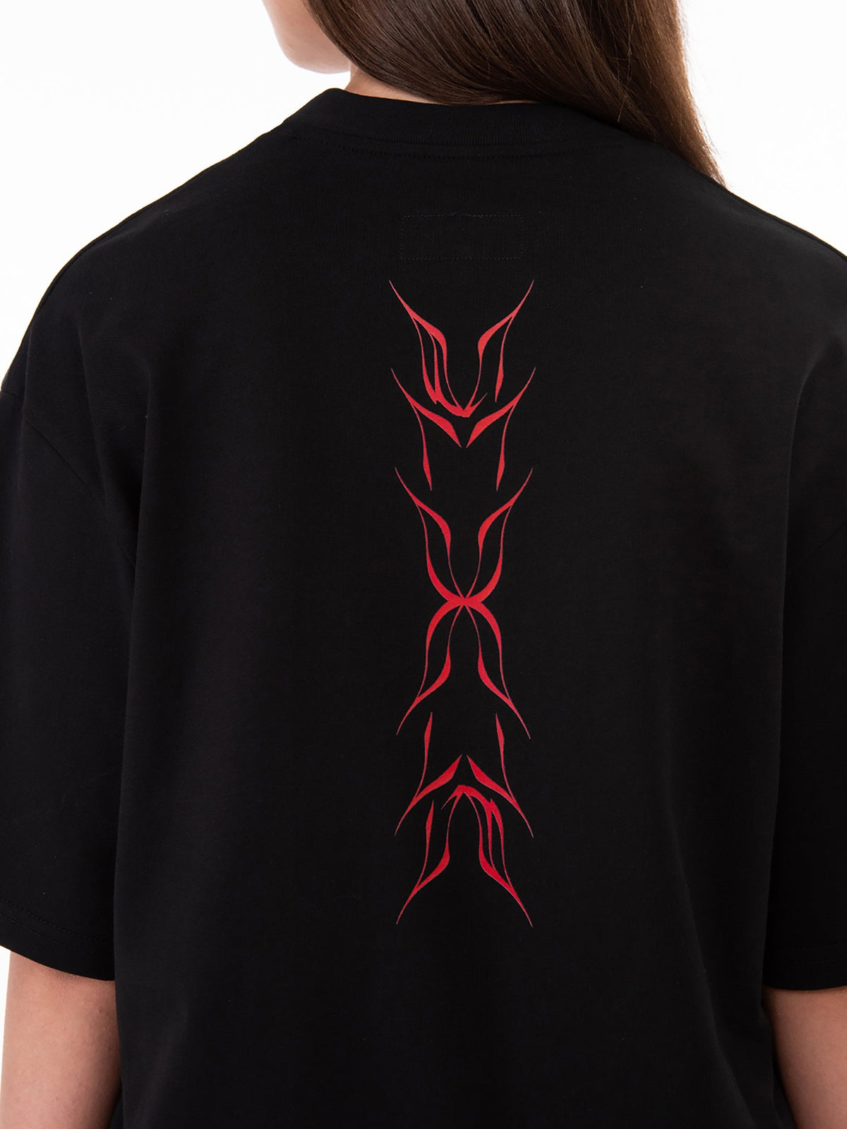 T-shirt nera Vertebrae, dettaglio della stampa sul retro