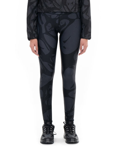 Leggings pretas Strand, na modelo, vista de frente