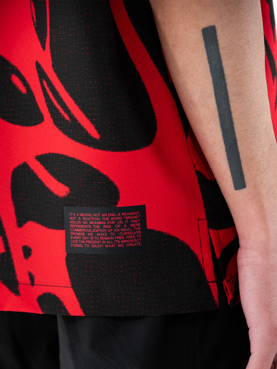 Rot-schwarzes Kurzarmhemd Strand Red, Detail des Labels
