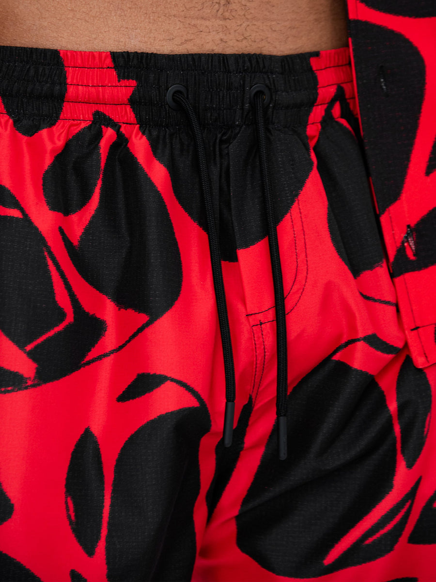Rot-schwarze Badeshorts Strand Red, Detail des Kordelzugs