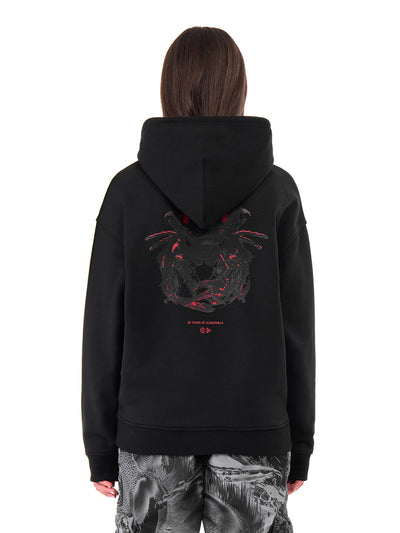 Sudadera con capucha negra Insectide, puesta, vista trasera con el estampado