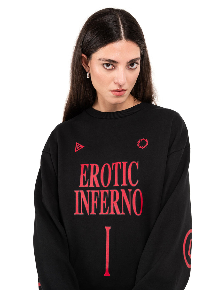 Schwarzes Rundhals-Sweatshirt Infernal Groove, getragen, Nahaufnahme