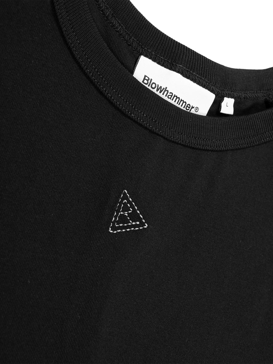 Schwarzes Raglan-T-Shirt, Detail des Logos