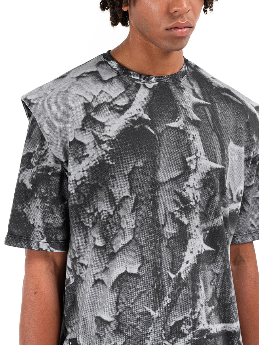 Camiseta gris Bloodrose Dark, puesta, primer plano