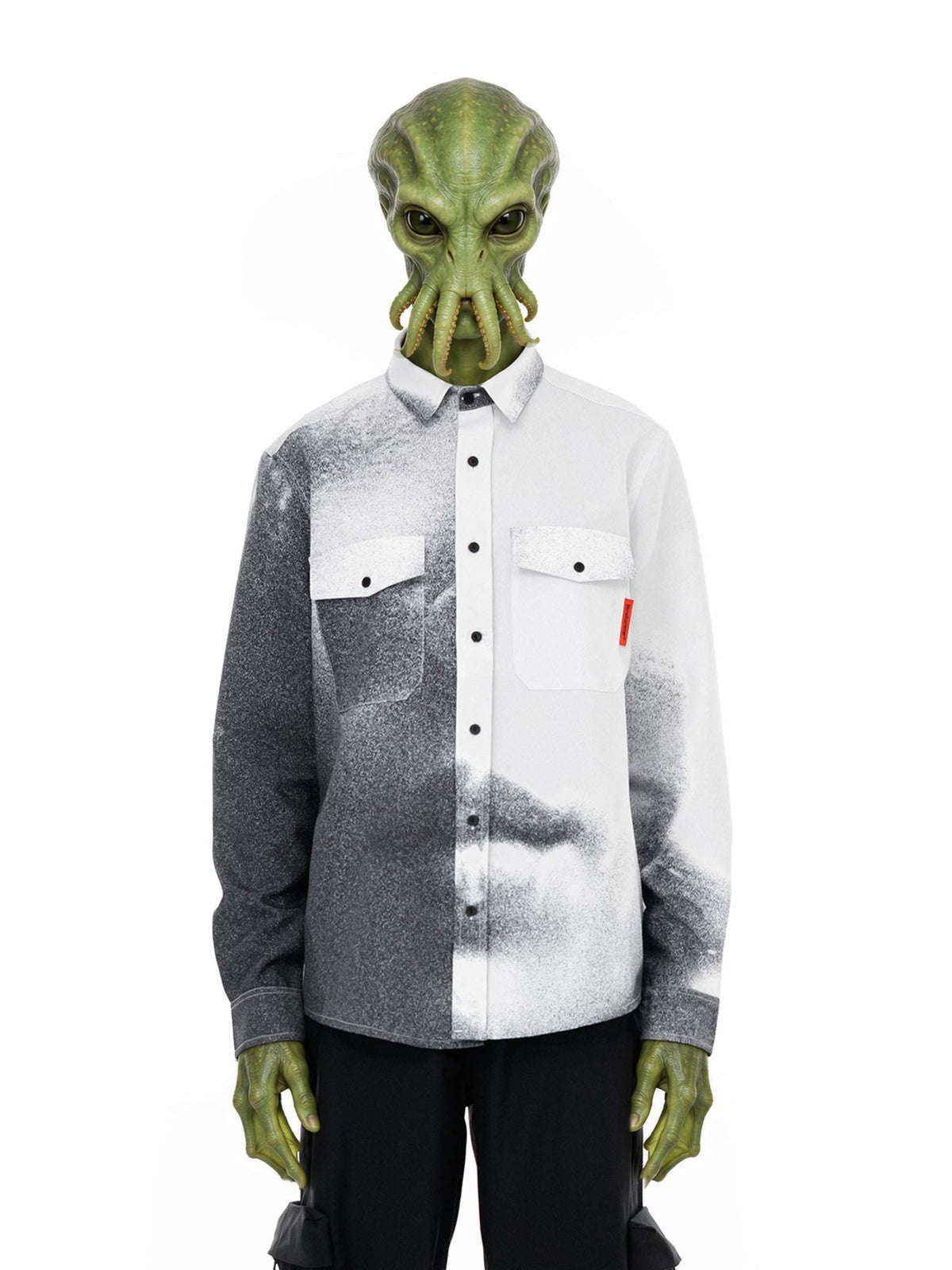 Personaggio inventato, alieno verde coi tentacoli, indossa Mouth Camicia Maniche Lunghe
